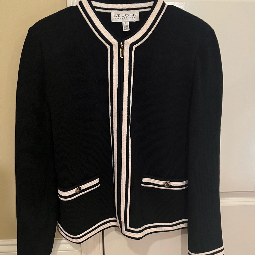 St. John Collection Black and Cream V-Neck Sweater